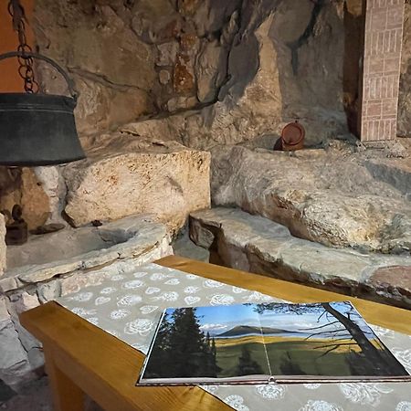 Cave Apartment Virpazar Bagian luar foto
