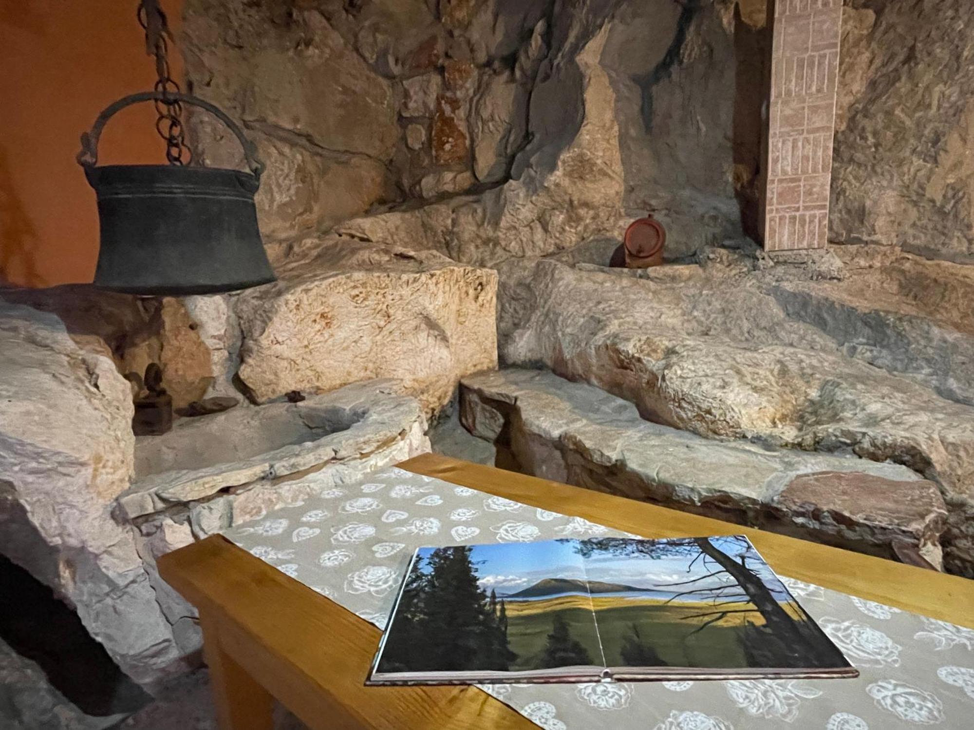 Cave Apartment Virpazar Bagian luar foto