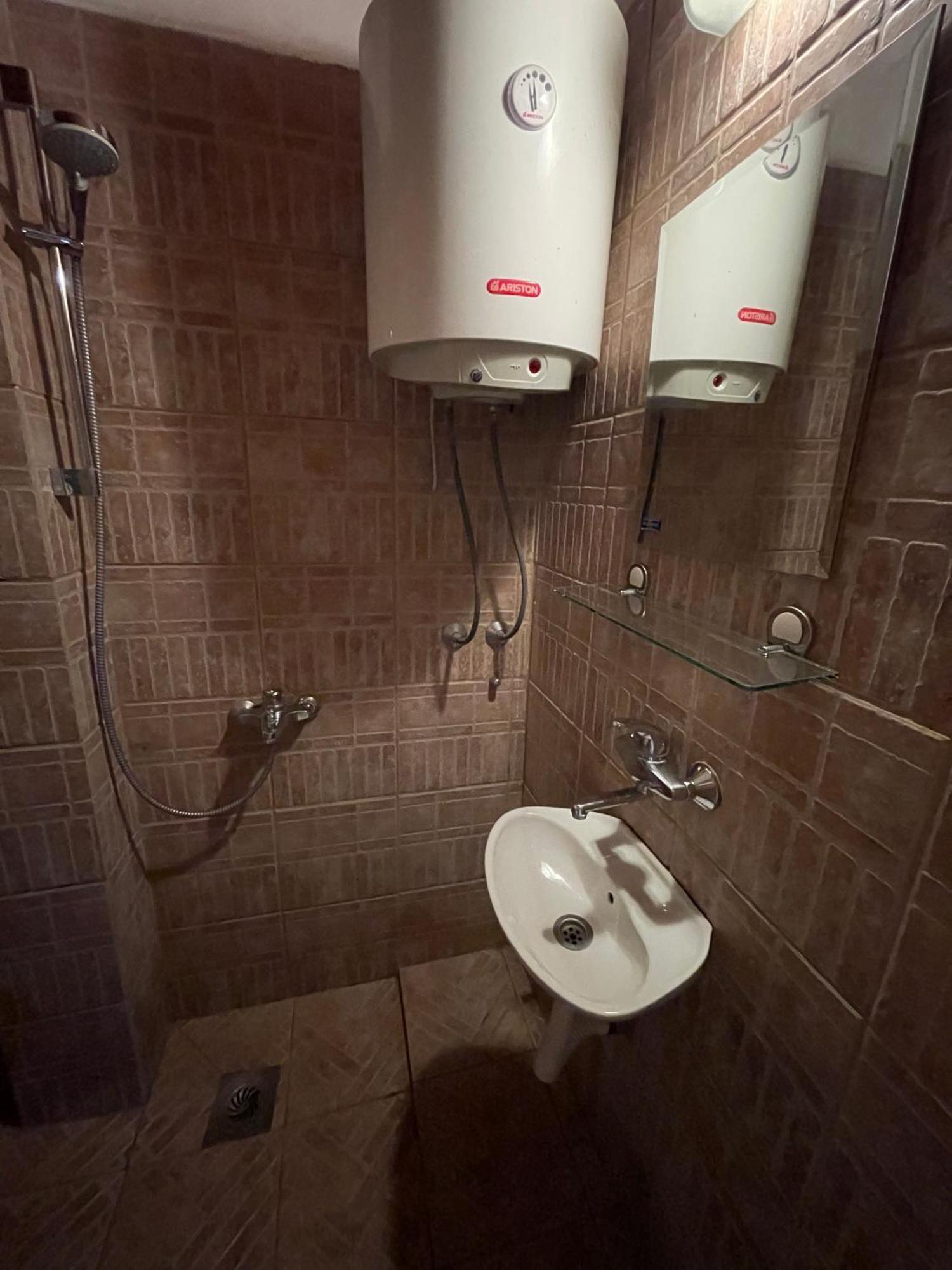 Cave Apartment Virpazar Bagian luar foto