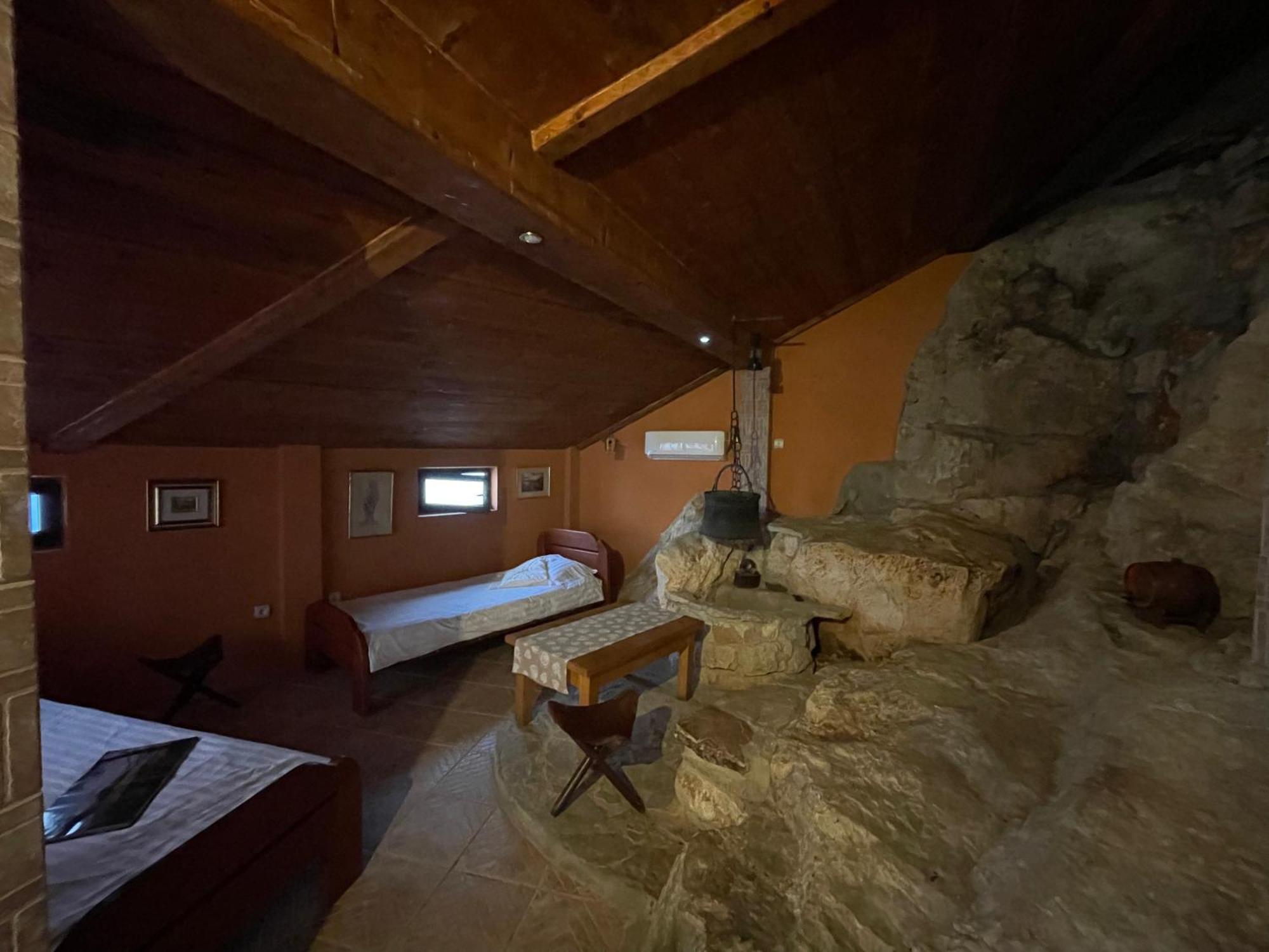 Cave Apartment Virpazar Bagian luar foto