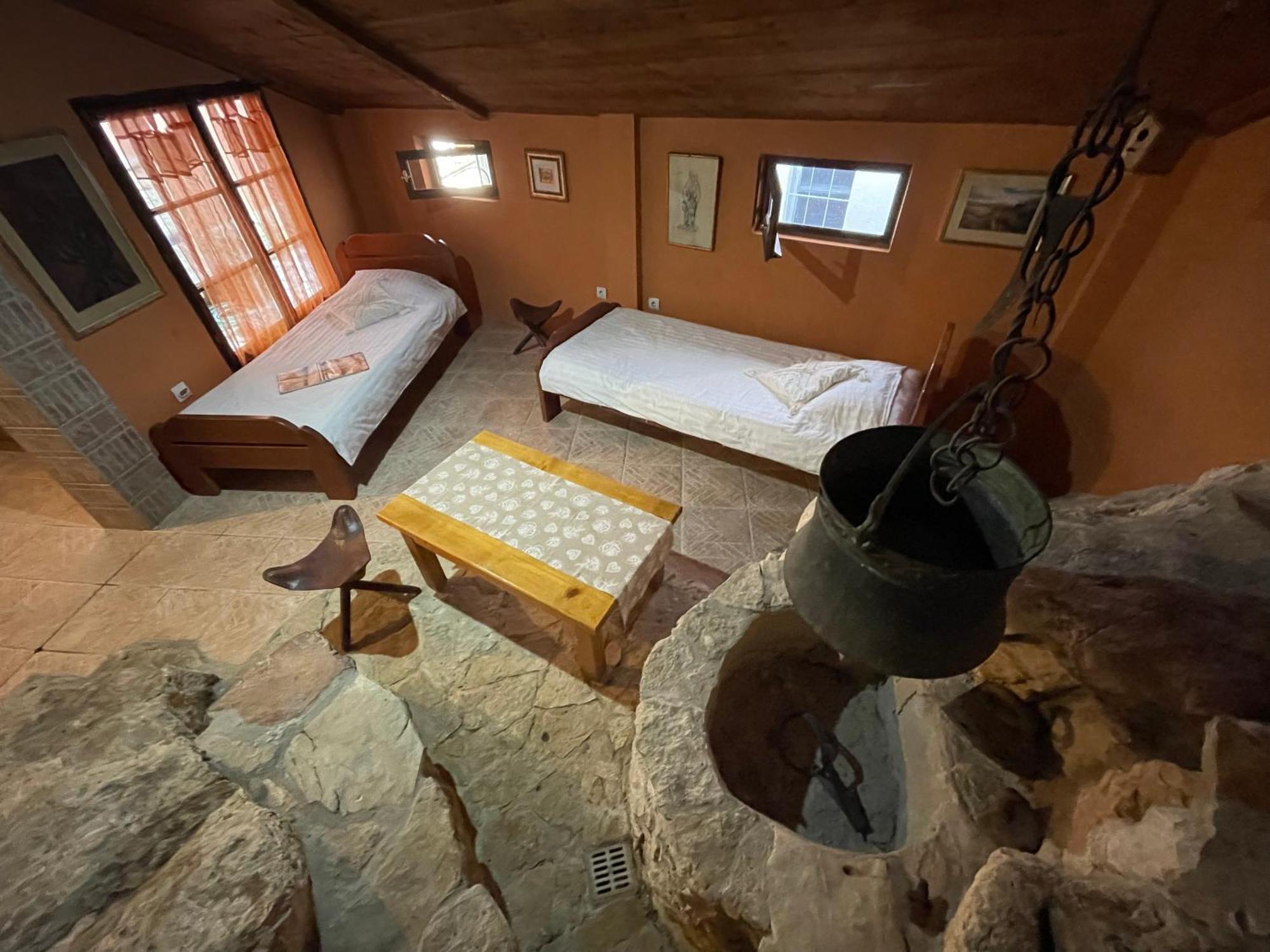 Cave Apartment Virpazar Bagian luar foto